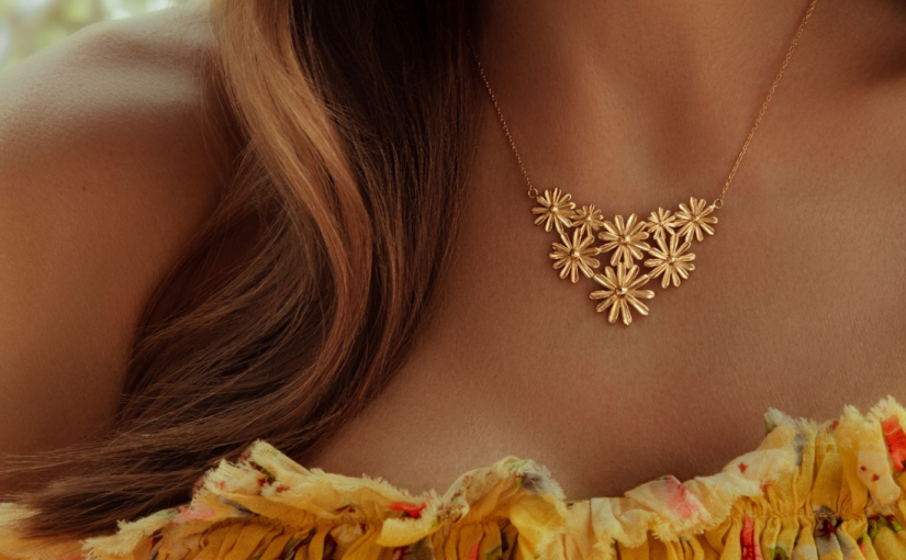 Biżuteria na lato – najważniejsze trendy według marki Lilou