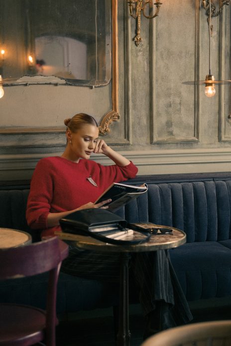 czerwona spodnica jaka bluzka