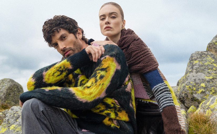 Sweter z akrylu – czy warto? Wybieramy najlepszy materiał na zimę