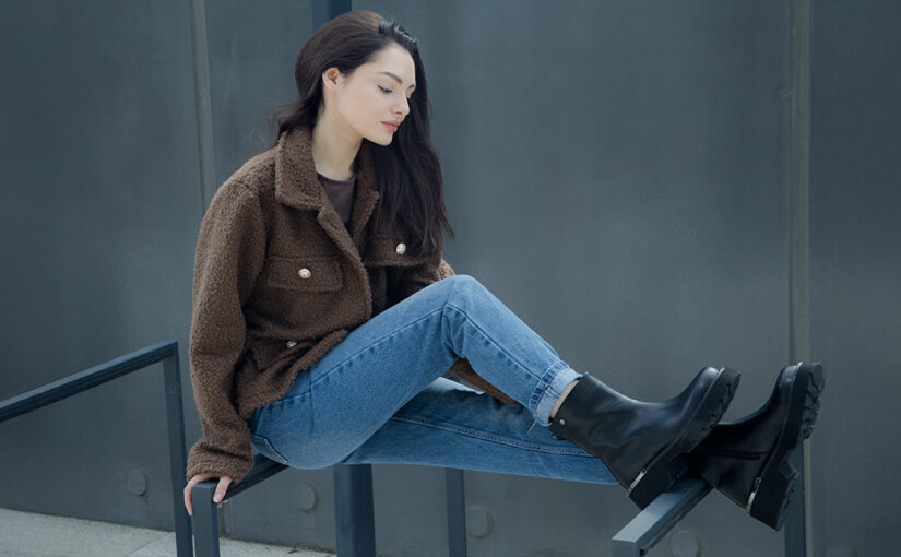 Czy rurki są modne? Sprawdzamy, jak noszą je Millenialsi i Gen Z