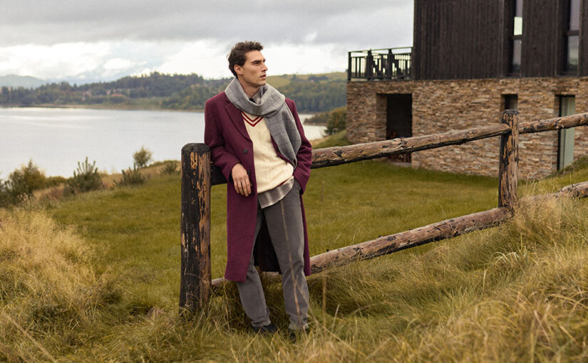 Stylizacje z czerwonym krawatem – znaczenie koloru, wybór koszuli i poszetki