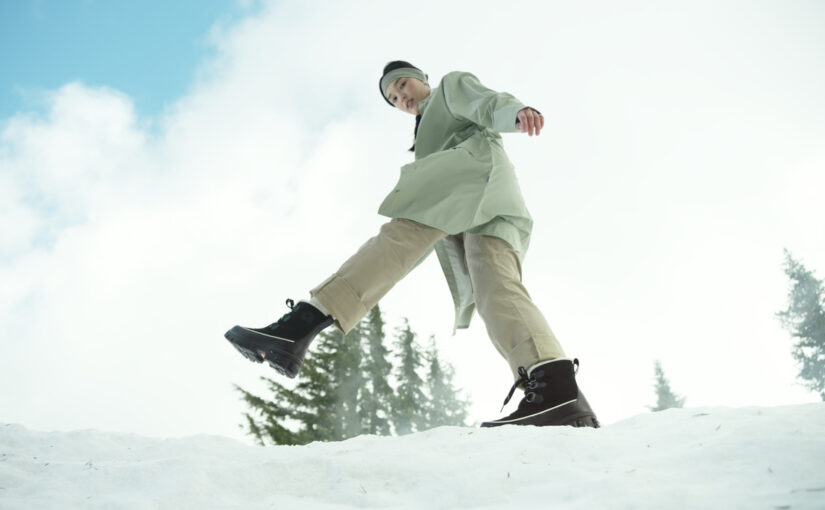 Spodnie cargo – stylizacje damskie. Jak nosić spodnie cargo, czyli modne bojówki?