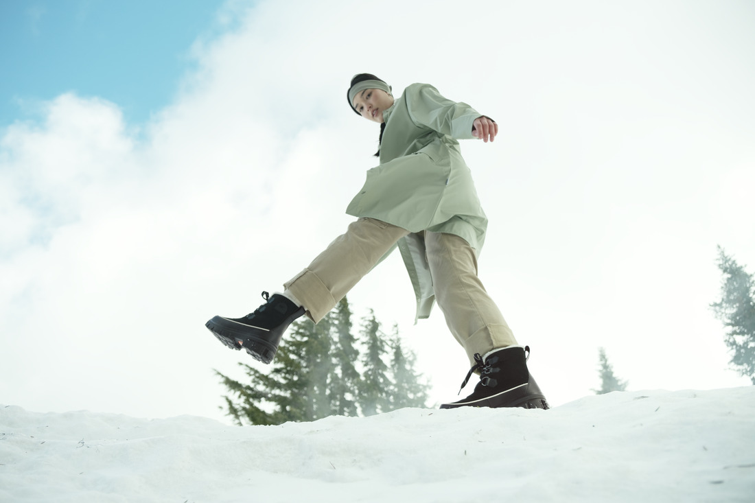 Spodnie cargo – stylizacje damskie. Jak nosić spodnie cargo, czyli modne bojówki?