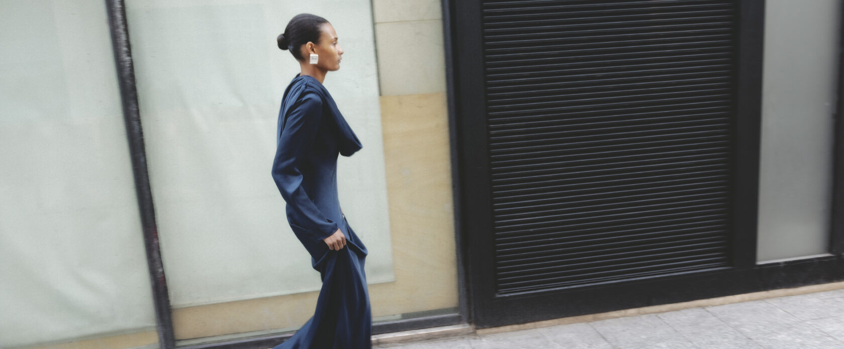 fryzura do długiej sukienki