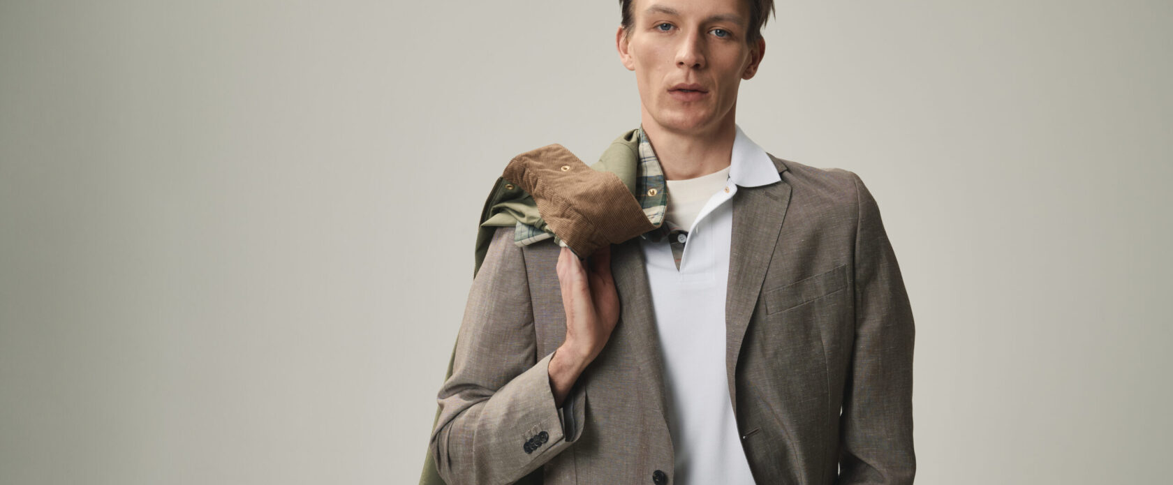 Marynarka sportowa męska do jeansów – jak stworzyć spójną i nowoczesną stylizację?