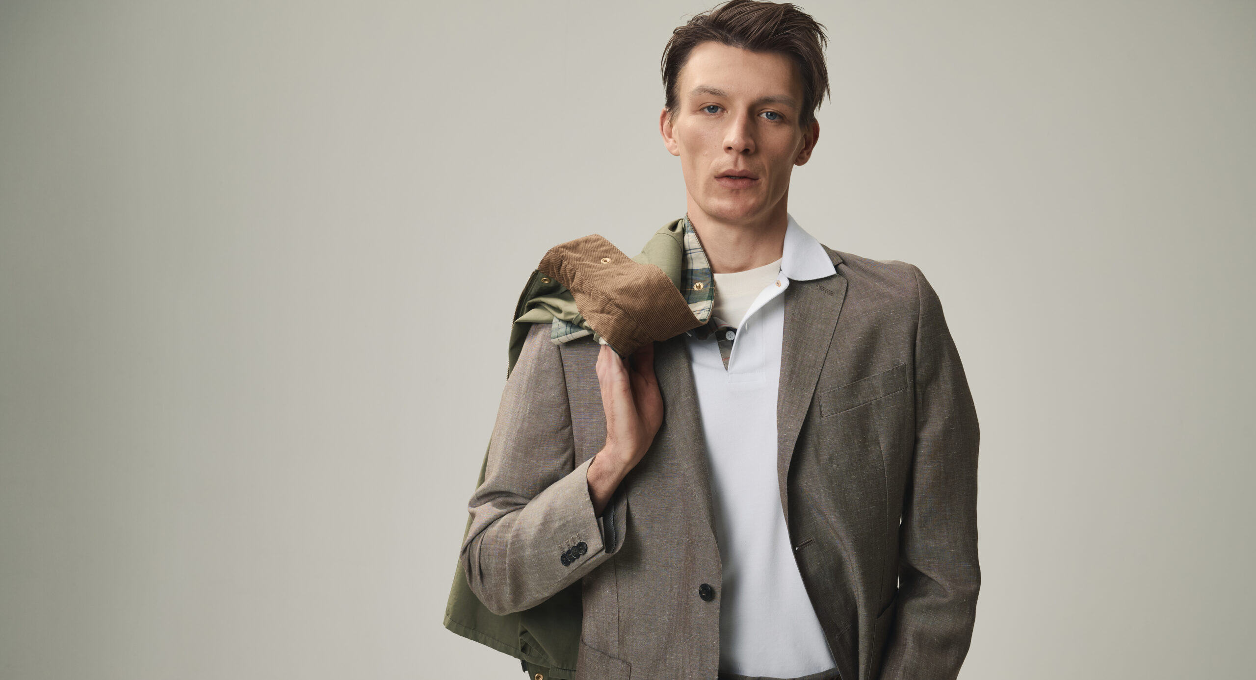 Marynarka sportowa męska do jeansów – jak stworzyć spójną i nowoczesną stylizację?