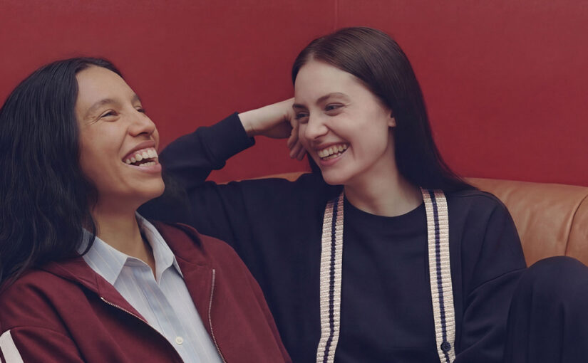 Styl preppy – czym się charakteryzuje i jak stworzyć elegancką stylizację?